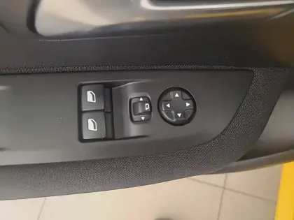 Photo 22 Peugeot 208  Electrique 50 kWh 136ch