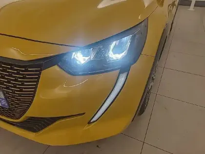 Photo 15 Peugeot 208  Electrique 50 kWh 136ch