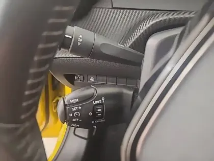 Photo 21 Peugeot 208  Electrique 50 kWh 136ch