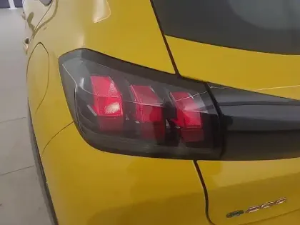 Photo 16 Peugeot 208  Electrique 50 kWh 136ch