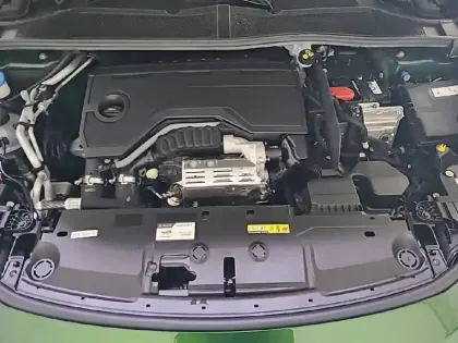 Photo 90 Peugeot 308  Hybrid 136 e-DCS6
