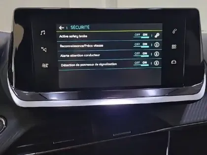 Photo 21 Peugeot 2008  Electrique 136 ch