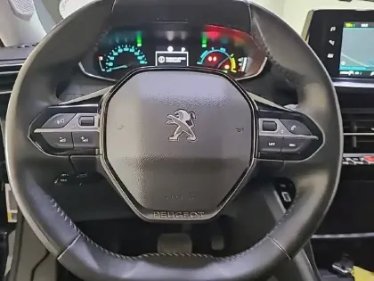 Photo 8 Peugeot 2008  Electrique 136 ch