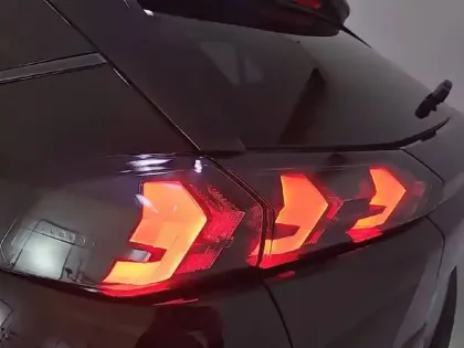 Photo 16 Peugeot 2008  Electrique 136 ch