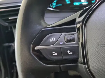 Photo 25 Peugeot 2008  Electrique 136 ch