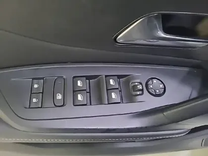 Photo 37 Peugeot 308  PHEV 180 e-EAT8