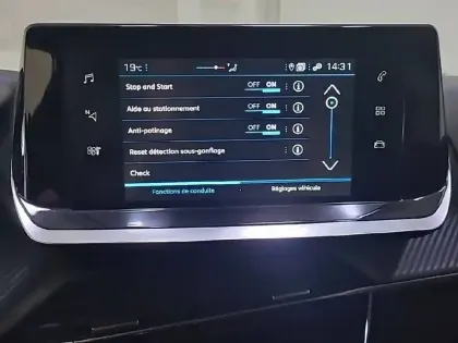 Photo 20 Peugeot 208  PureTech 100 S&S BVM6