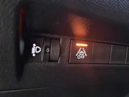 Photo 28 Peugeot 208  PureTech 100 S&S BVM6