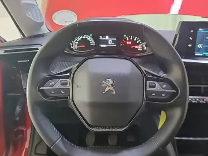 Photo 8 Peugeot 208  PureTech 100 S&S BVM6