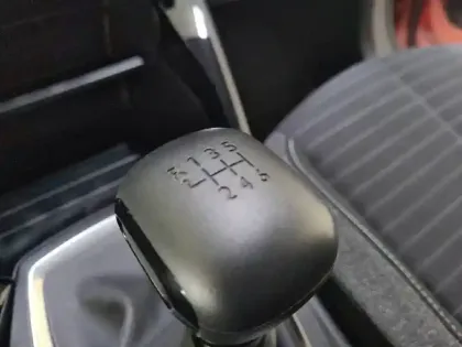 Photo 13 Peugeot 208  PureTech 100 S&S BVM6