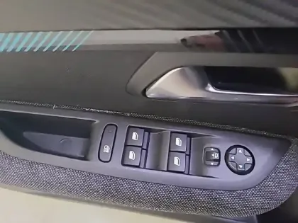 Photo 29 Peugeot 208  PureTech 100 S&S BVM6