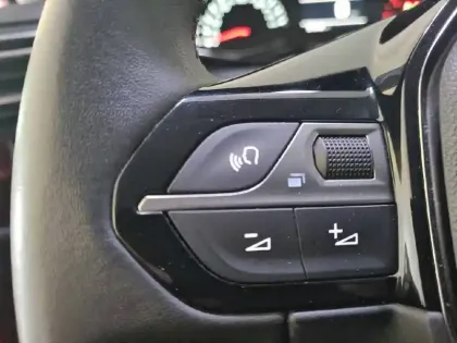 Photo 26 Peugeot 208  PureTech 100 S&S BVM6