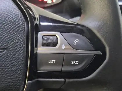 Photo 27 Peugeot 208  PureTech 100 S&S BVM6