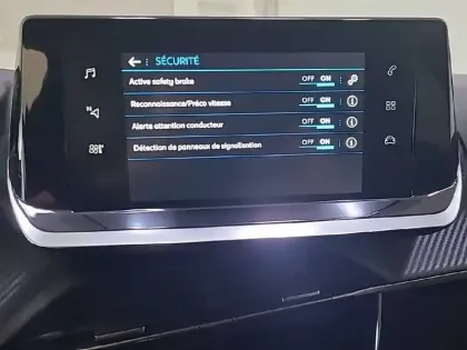 Photo 21 Peugeot 208  PureTech 100 S&S BVM6