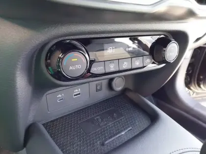 Photo 24 Nissan Juke  HYBRID 143