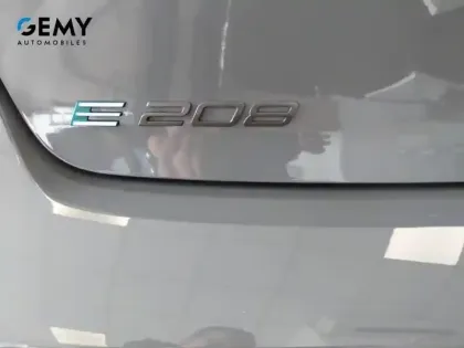 Photo 28 Peugeot 208  Electrique 50 kWh 136ch