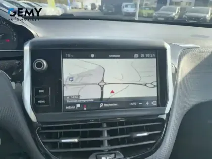 Photo 16 Peugeot 2008  PureTech 110ch S&S EAT6