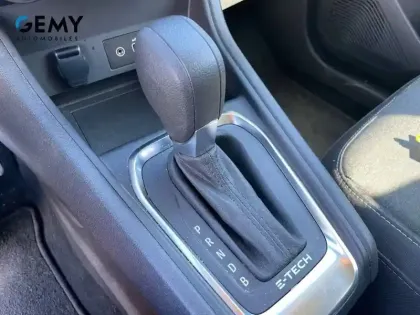 Photo 15 Renault Captur  E-Tech full hybrid 145