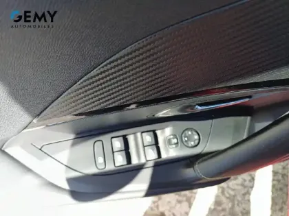 Photo 11 Peugeot 2008  PureTech 130 S&S EAT8