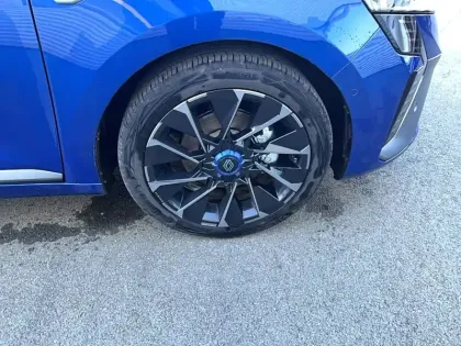 Photo 20 Renault Clio  E-Tech full hybrid 145