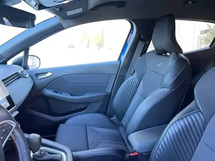 Photo 13 Renault Clio  E-Tech full hybrid 145