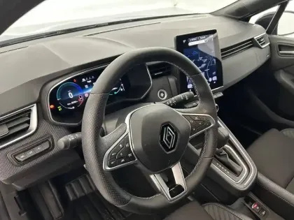 Photo 98 Renault Clio  E-Tech full hybrid 145