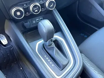 Photo 12 Renault Clio  E-Tech full hybrid 145