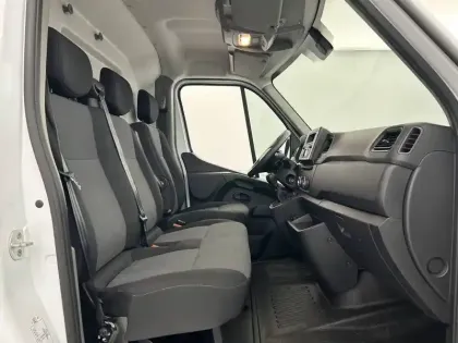 Photo 31 Renault Master  FGN TRAC F3500 L3H3 BLUE DCI 135