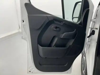 Photo 28 Renault Master  FGN TRAC F3500 L3H3 BLUE DCI 135
