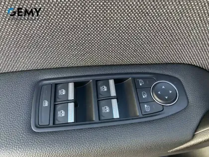 Photo 12 Renault Captur  E-Tech full hybrid 145 ch