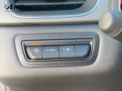 Photo 17 Renault Captur  E-Tech full hybrid 145 ch