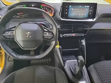 Photo 16 Peugeot 208  PureTech 75 S&S BVM5