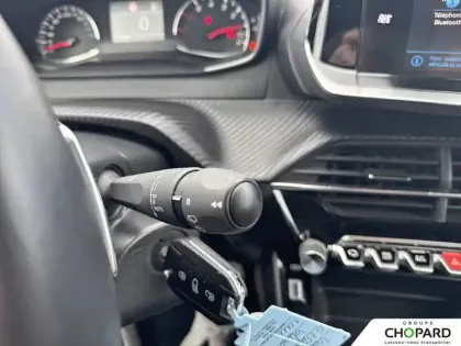 Photo 17 Peugeot 2008  PureTech 130 S&S EAT8