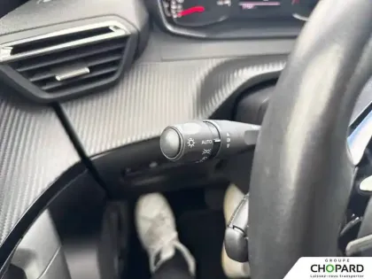 Photo 18 Peugeot 2008  PureTech 130 S&S EAT8