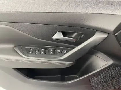 Photo 27 Peugeot 308  BlueHDi 130ch S&S EAT8