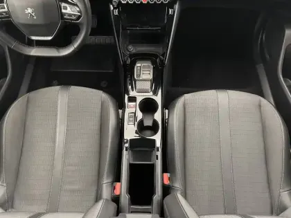 Photo 24 Peugeot 2008  Electrique 136 ch