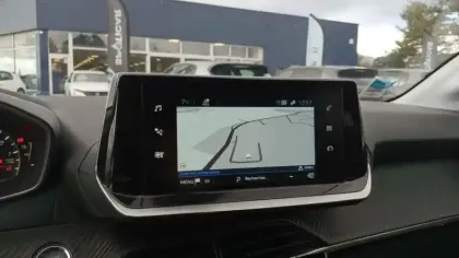 Photo 16 Peugeot 208  PureTech 100 S&S BVM6