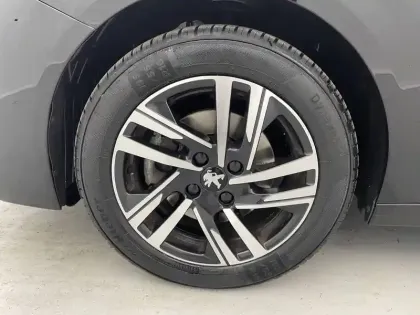 Photo 39 Peugeot 208  PureTech 100 S&S BVM6