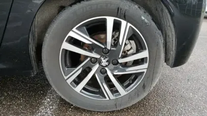 Photo 121 Peugeot 208  PureTech 100 S&S BVM6