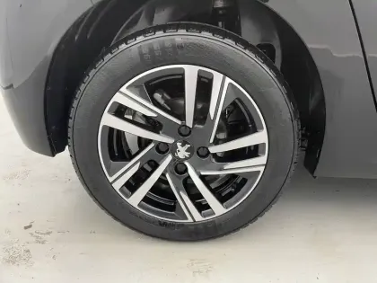 Photo 41 Peugeot 208  PureTech 100 S&S BVM6