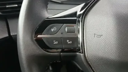 Photo 128 Peugeot 208  PureTech 100 S&S BVM6