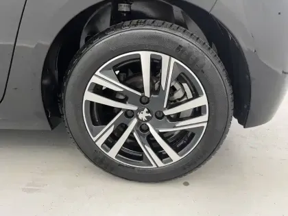Photo 38 Peugeot 208  PureTech 100 S&S BVM6