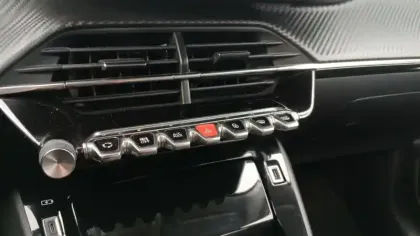 Photo 76 Peugeot 208 Gén. II Ph1 NG Allure 5