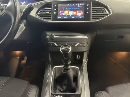 Photo 79 Peugeot 308  PureTech 130ch S&S BVM6