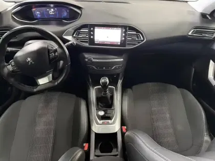 Photo 11 Peugeot 308  PureTech 130ch S&S BVM6