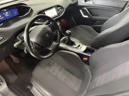 Photo 21 Peugeot 308  PureTech 130ch S&S BVM6