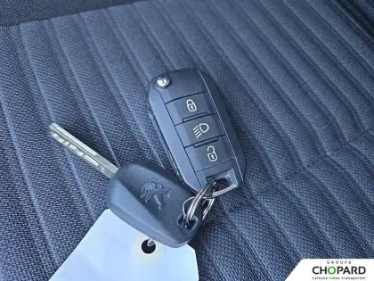 Photo 20 Peugeot 208  PureTech 75 S&S BVM5