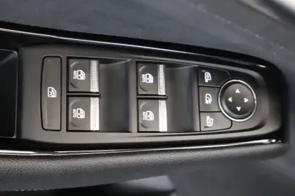 Photo 49 Renault Austral  E-Tech full hybrid 200 GSR2