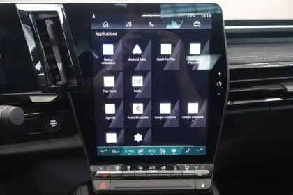 Photo 34 Renault Austral  E-Tech full hybrid 200 GSR2