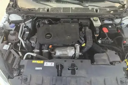 Photo 15 Peugeot 308  BlueHDi 130ch S&S EAT8